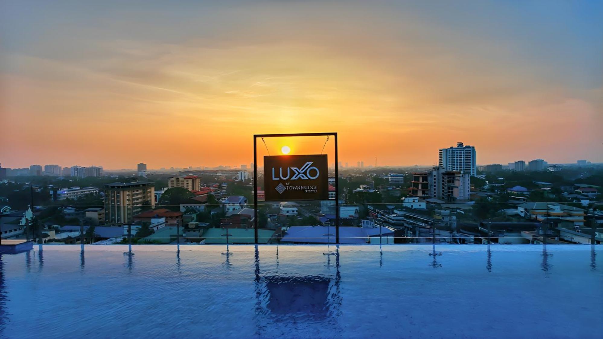 Luxo Kochi Hotel Екстериор снимка
