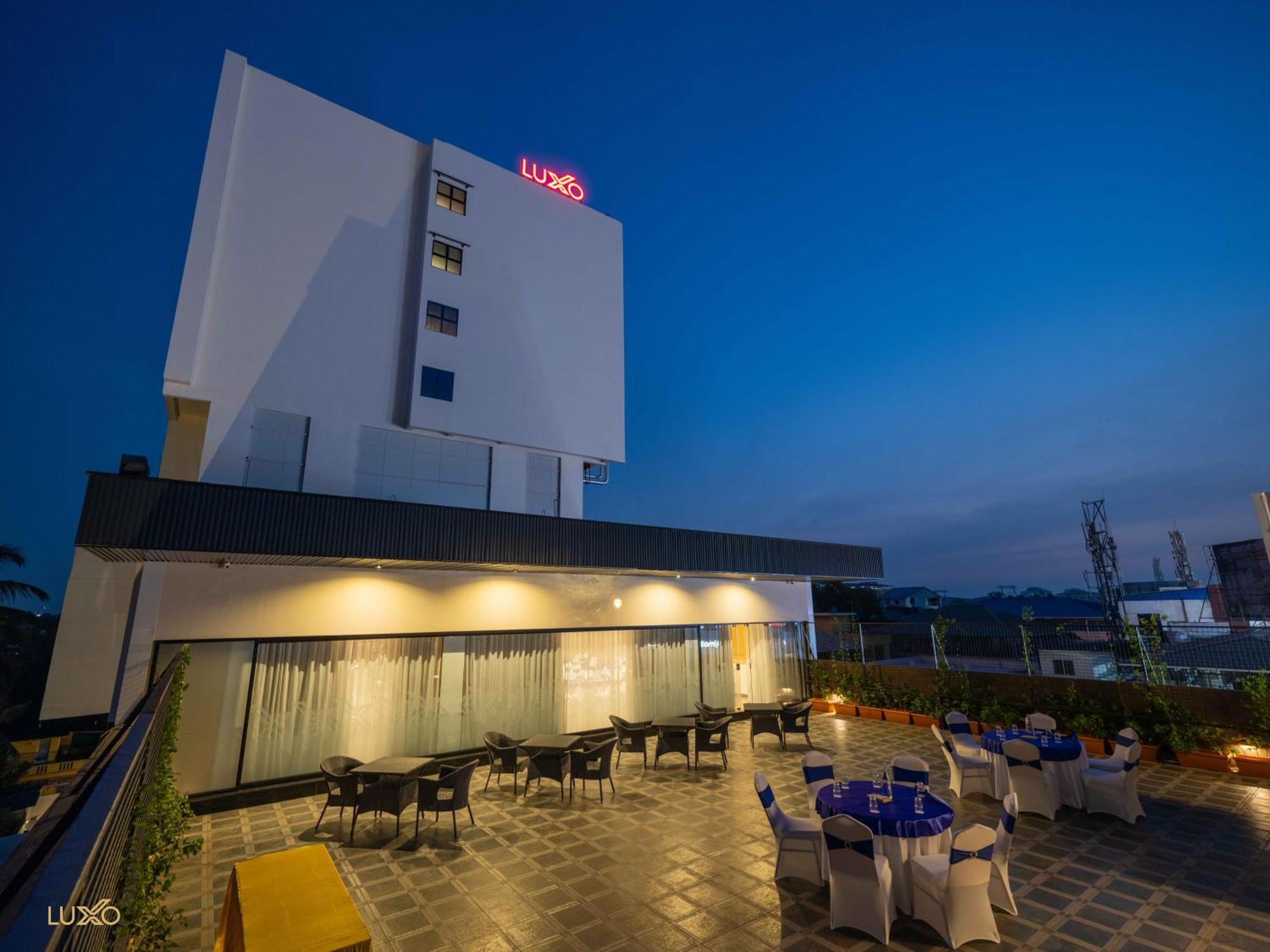 Luxo Kochi Hotel Екстериор снимка