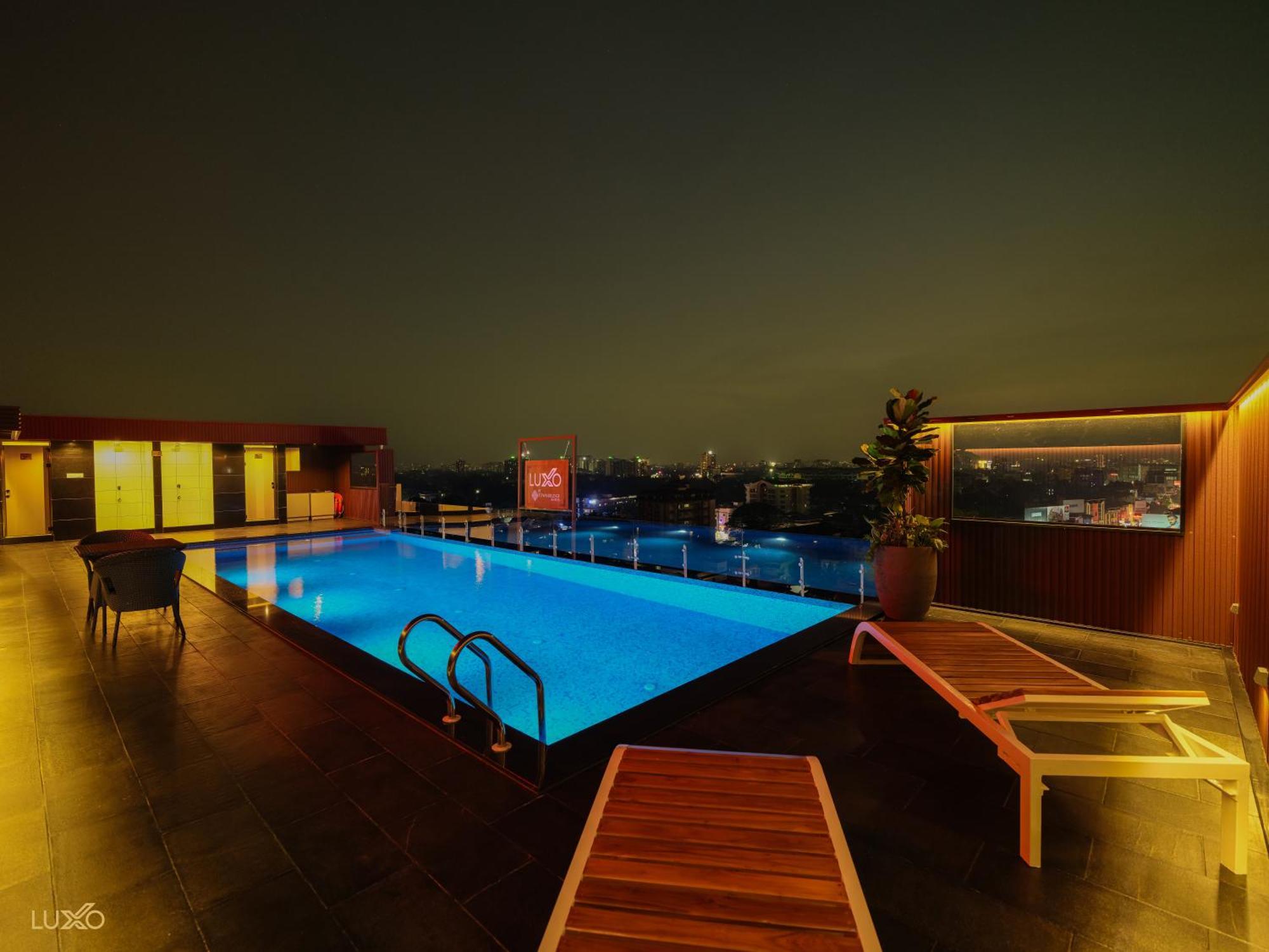 Luxo Kochi Hotel Екстериор снимка