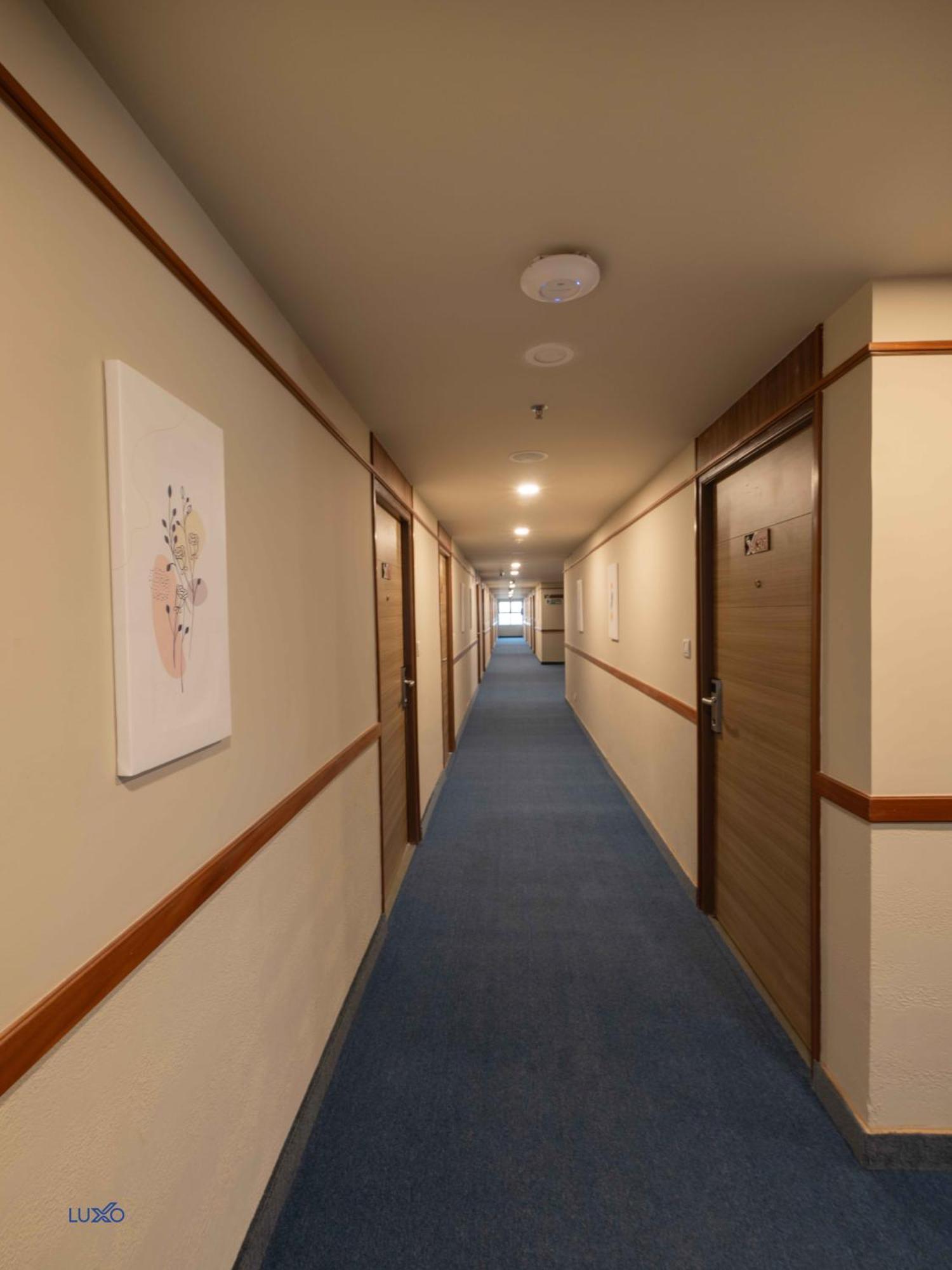 Luxo Kochi Hotel Екстериор снимка