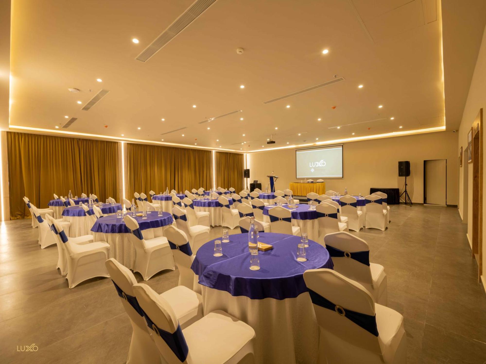 Luxo Kochi Hotel Екстериор снимка