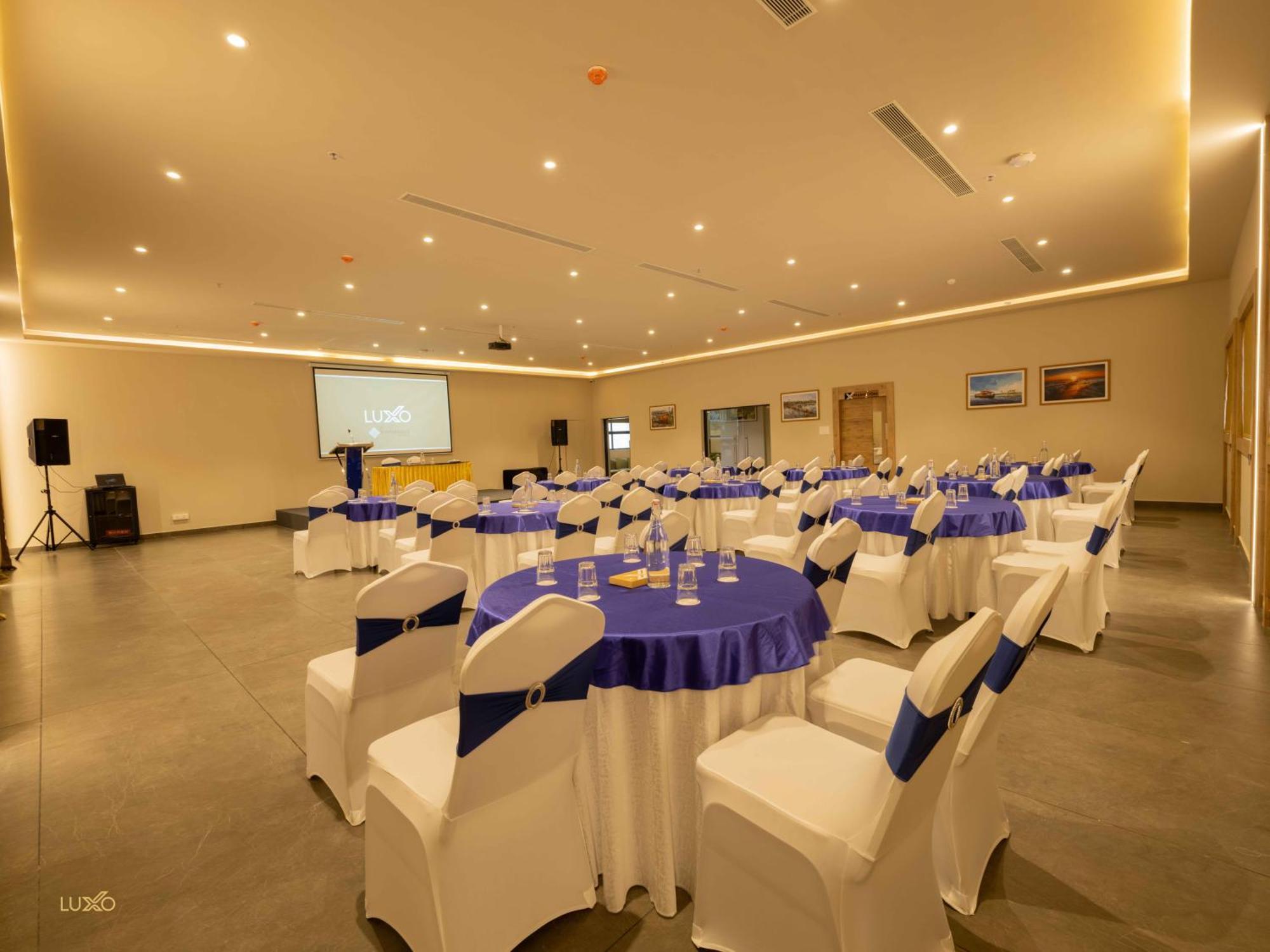 Luxo Kochi Hotel Екстериор снимка