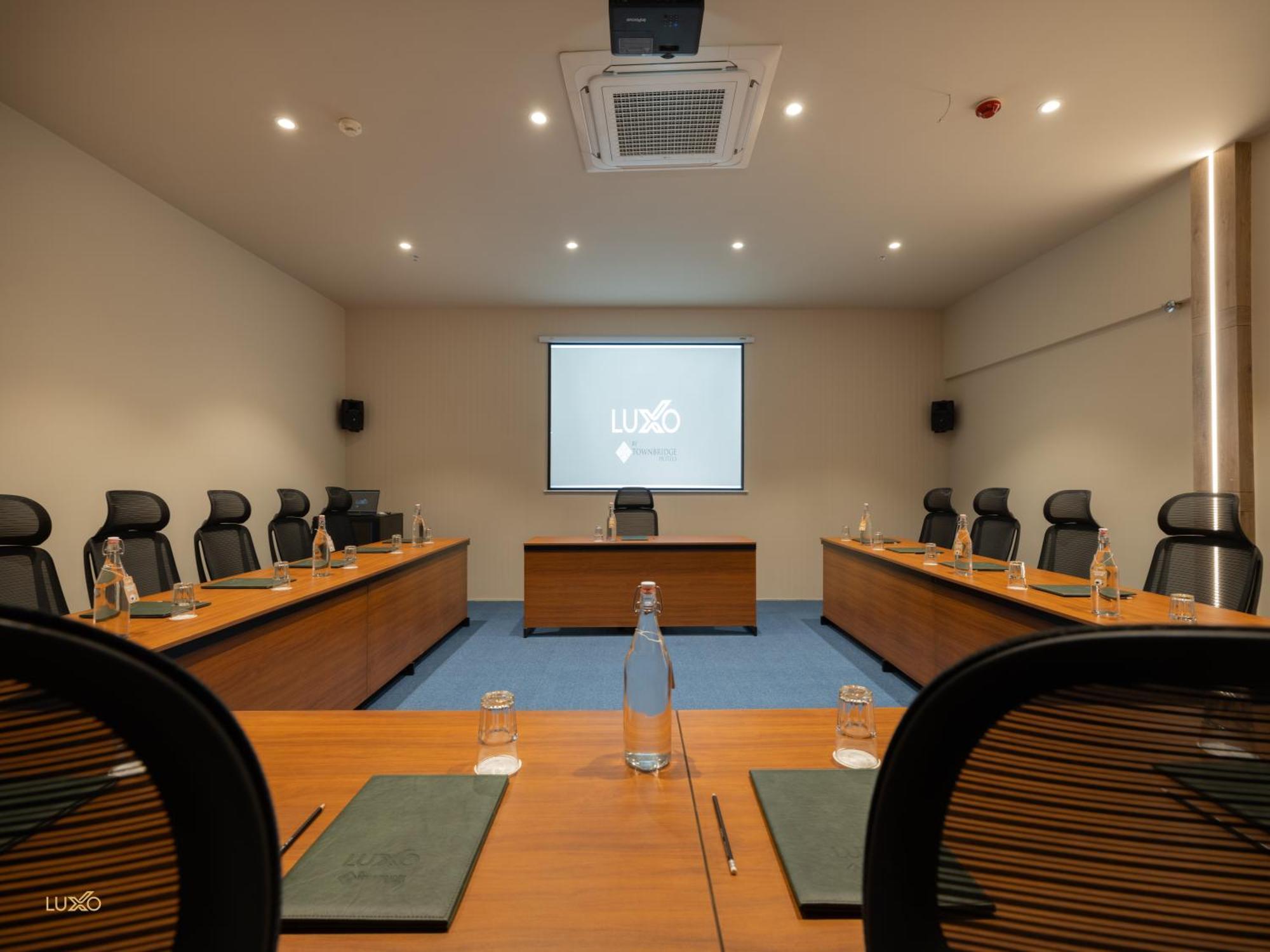 Luxo Kochi Hotel Екстериор снимка