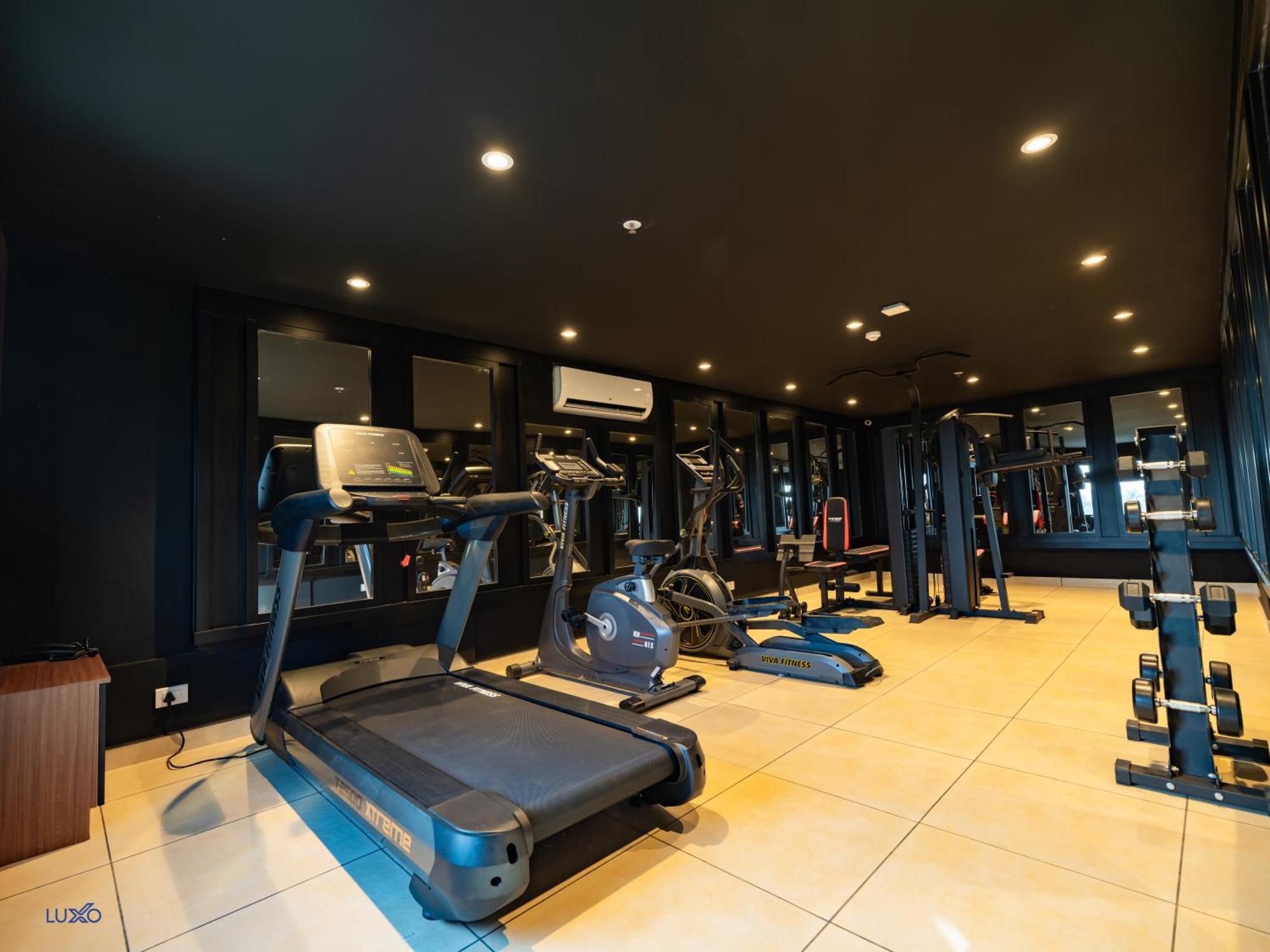 Luxo Kochi Hotel Екстериор снимка