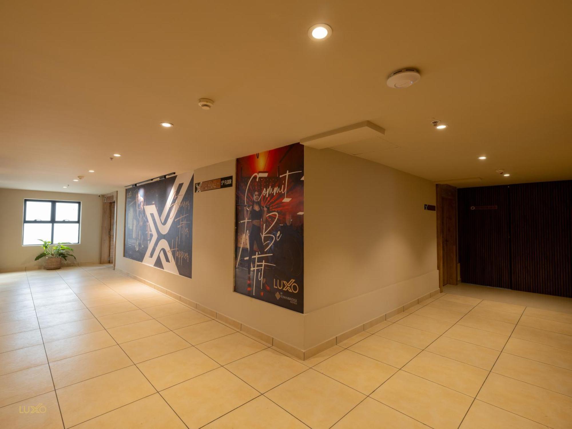 Luxo Kochi Hotel Екстериор снимка