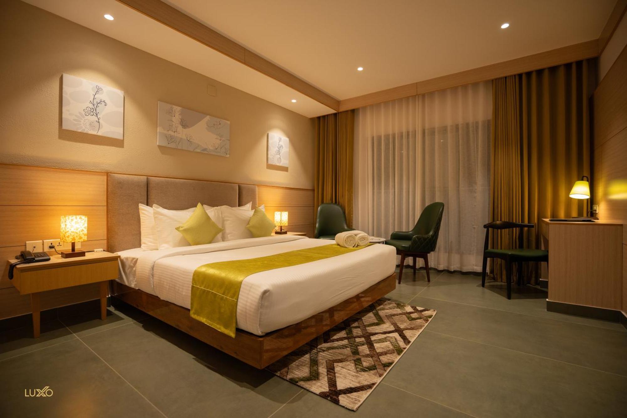 Luxo Kochi Hotel Екстериор снимка