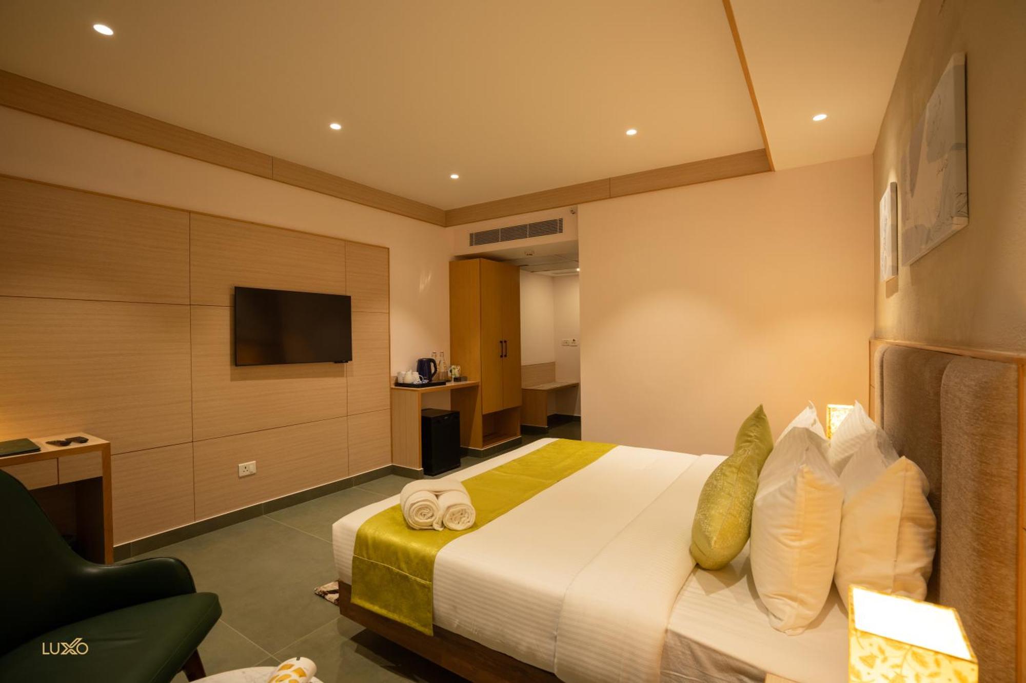 Luxo Kochi Hotel Екстериор снимка
