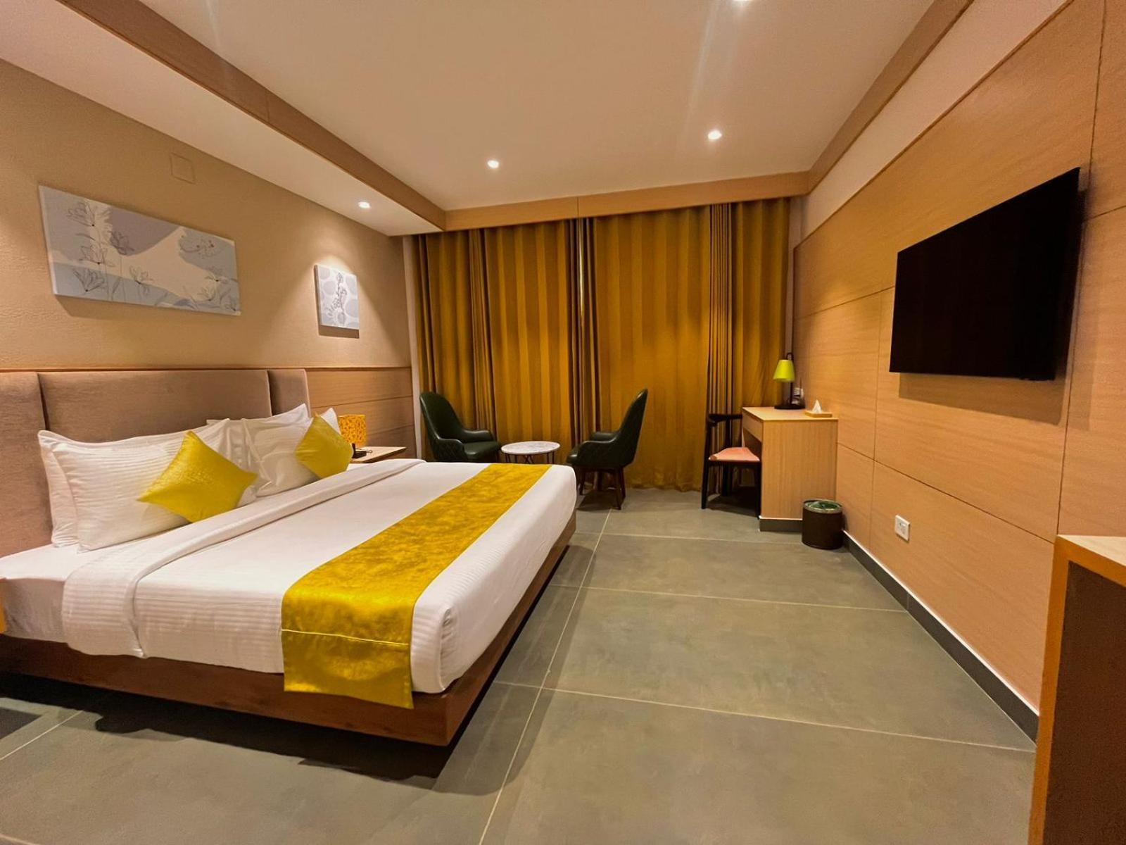 Luxo Kochi Hotel Екстериор снимка